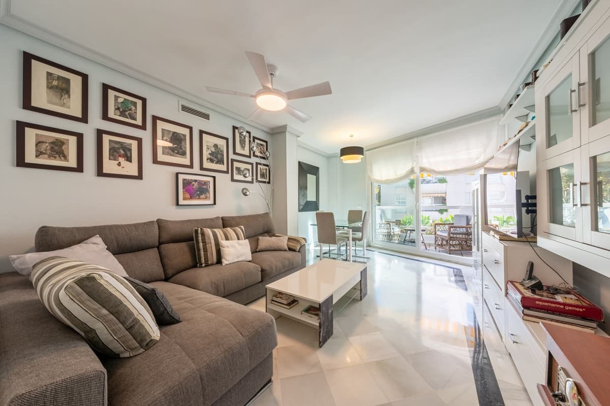 Middle Floor Apartment in Marbella — photo 5 of 10