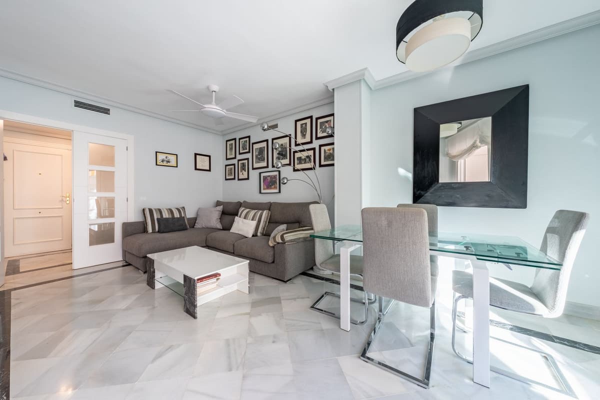 Middle Floor Apartment in Marbella — photo 6 of 10