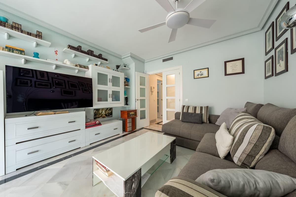 Middle Floor Apartment in Marbella — photo 8 of 10