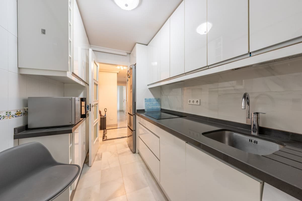 Middle Floor Apartment in Marbella — photo 10 of 10