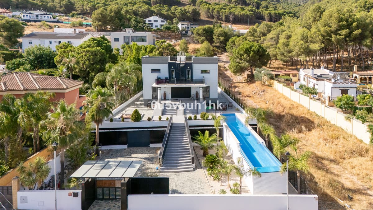 Detached Villa in Alhaurín de la Torre — photo 3 of 10
