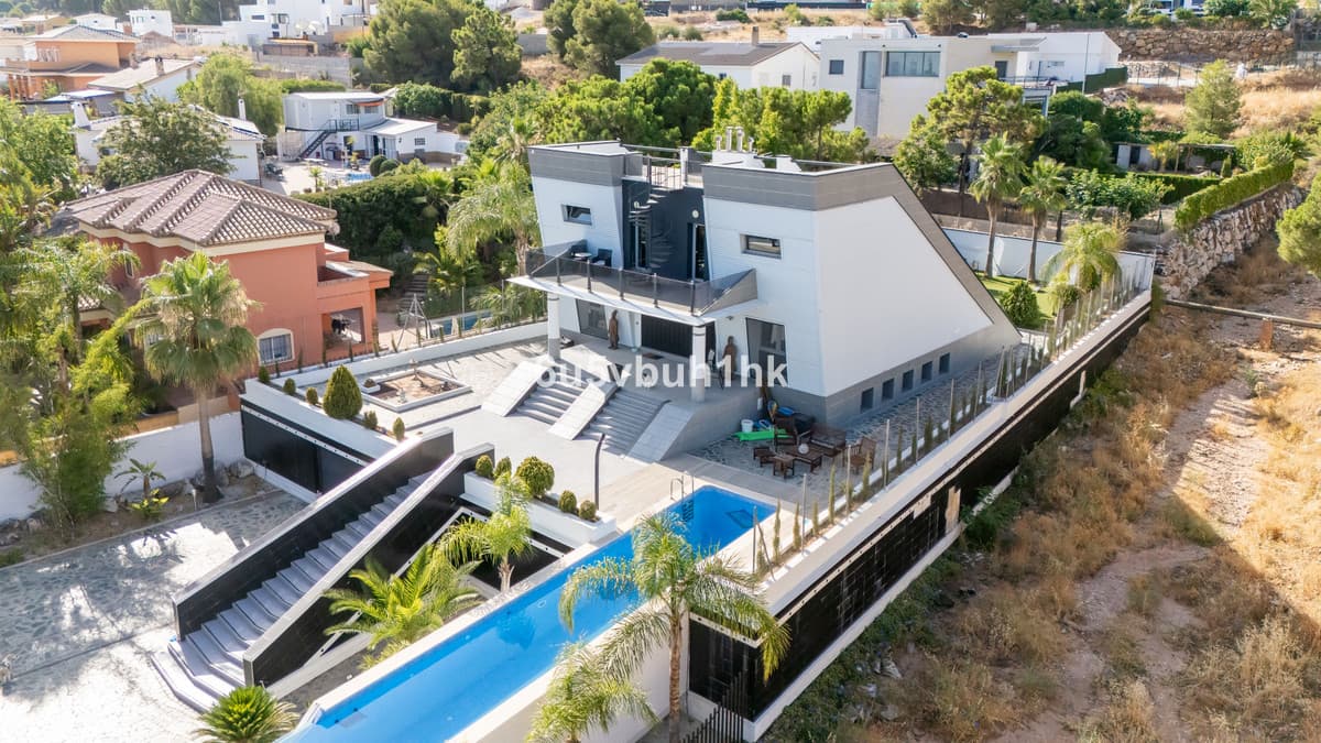 Detached Villa in Alhaurín de la Torre — photo 4 of 10