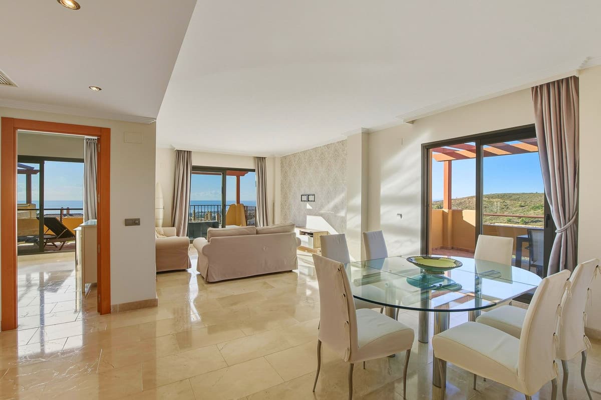 Penthouse in Benahavís — photo 3 of 10