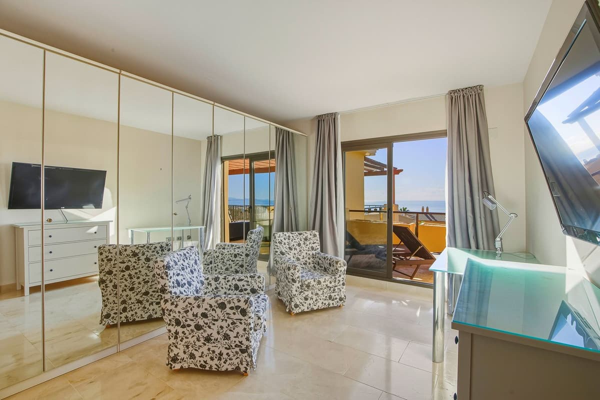 Penthouse in Benahavís — photo 4 of 10