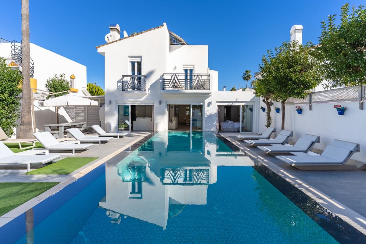 Detached Villa in Estepona — photo 1 of 10