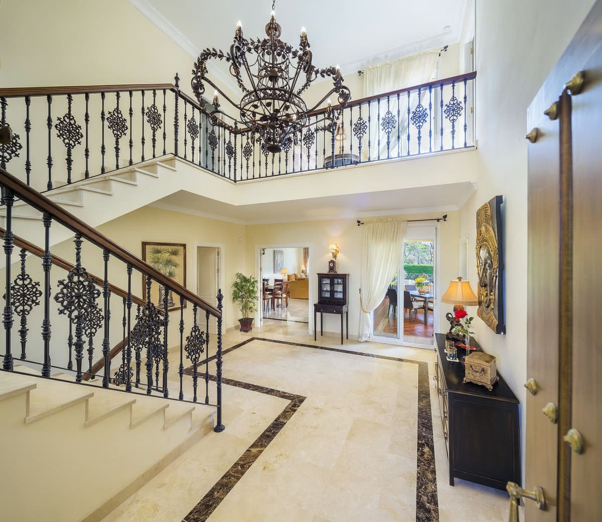 Detached Villa in Elviria — photo 3 of 10