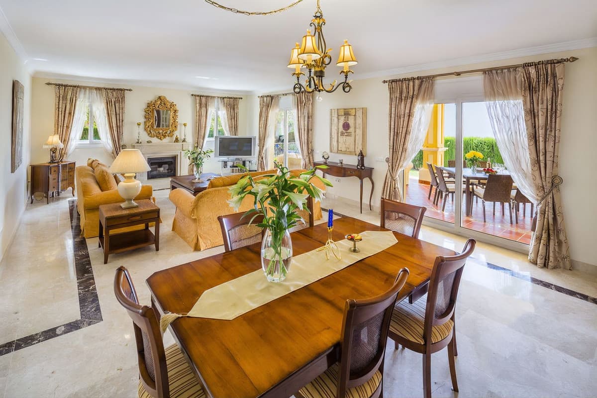 Detached Villa in Elviria — photo 4 of 10