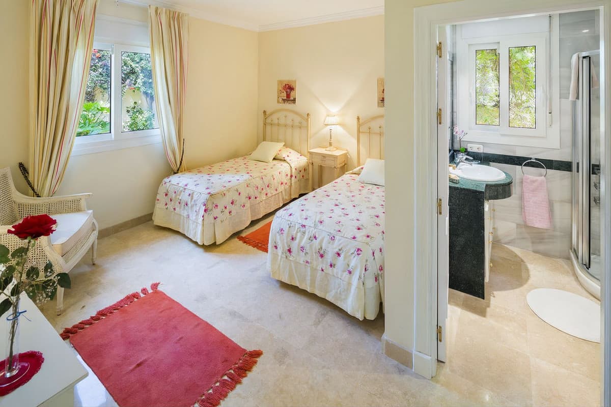 Detached Villa in Elviria — photo 10 of 10