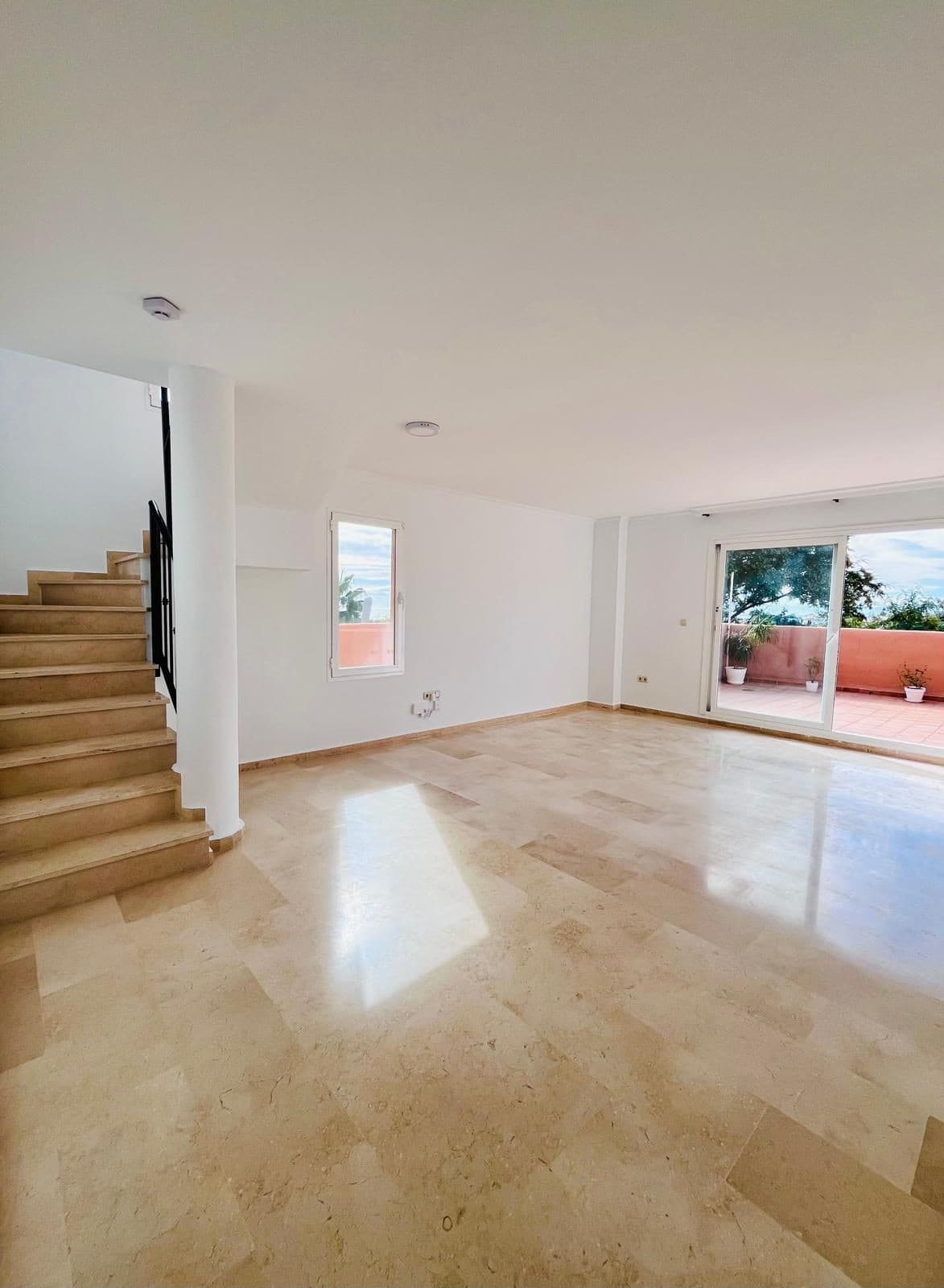 Penthouse Duplex in Elviria — photo 5 of 10