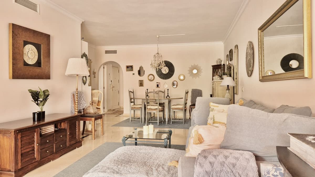 Middle Floor Apartment in Nueva Andalucía — photo 9 of 10