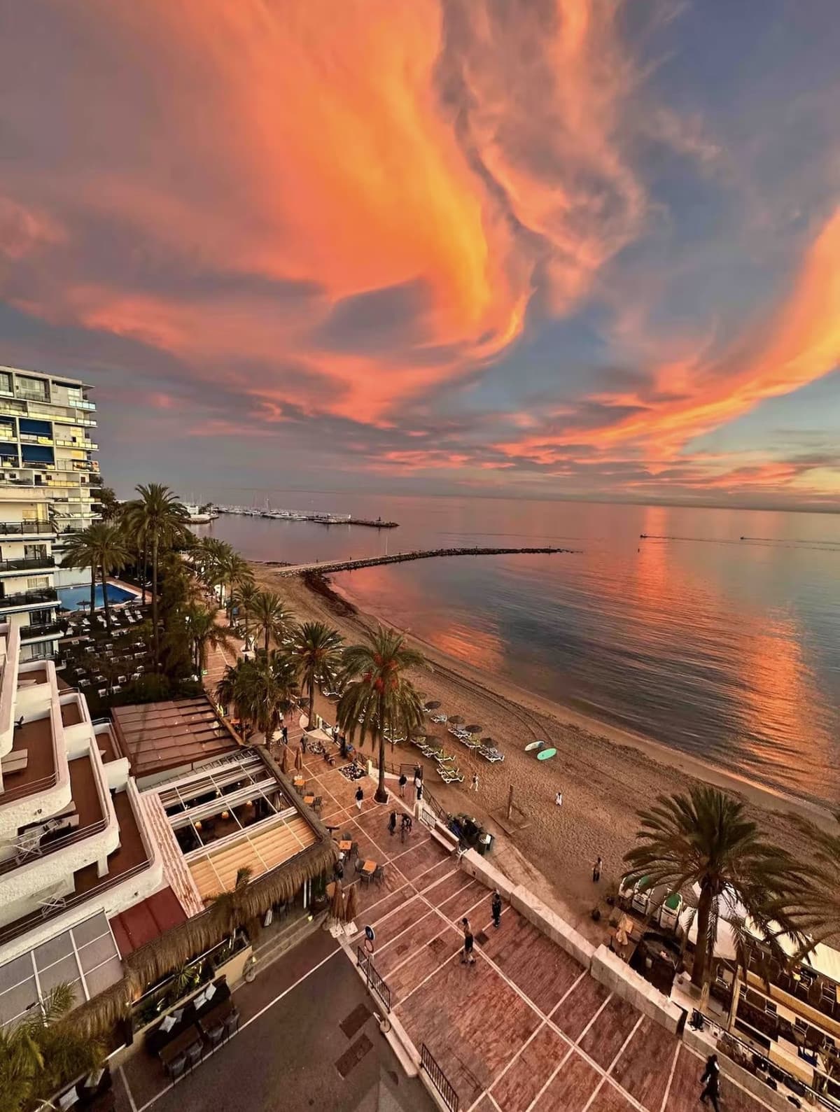 Middle Floor Apartment in Marbella — photo 1 of 10