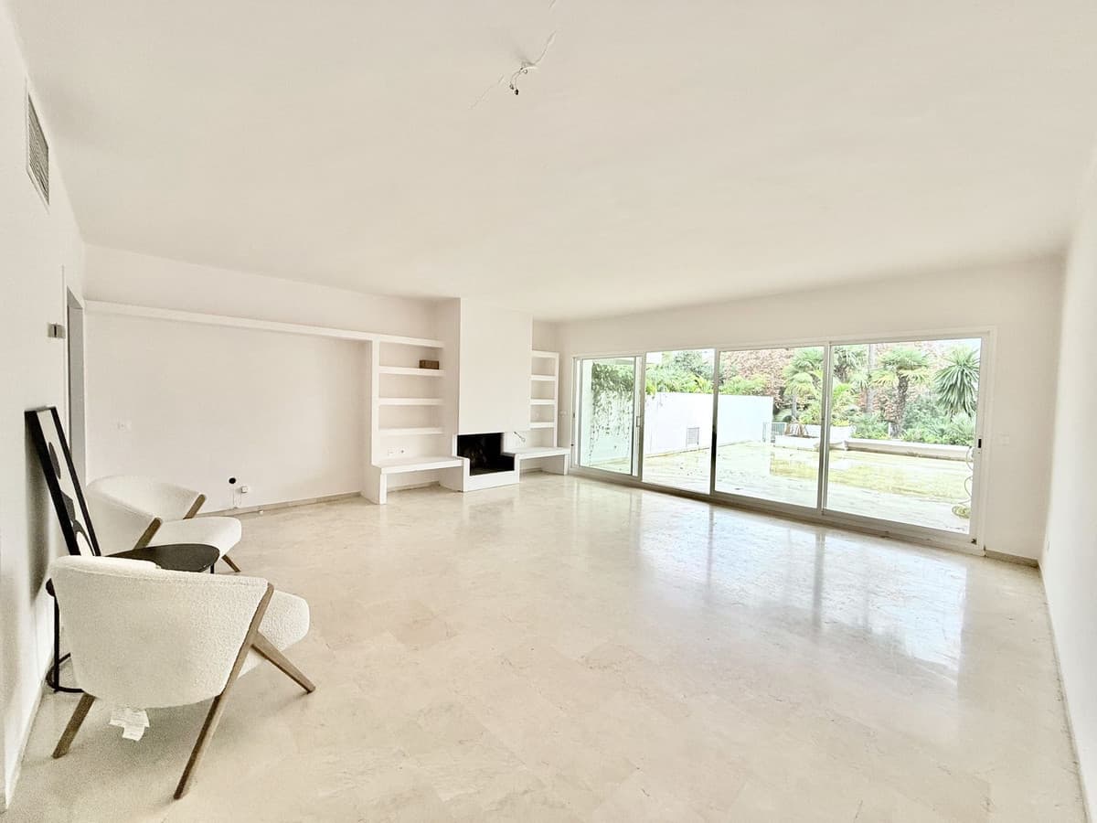 Ground Floor Apartment in The Golden Mile — photo 3 of 10