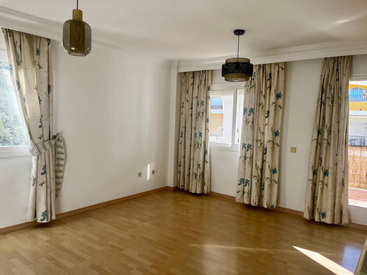 Middle Floor Apartment in Nagüeles — photo 5 of 10