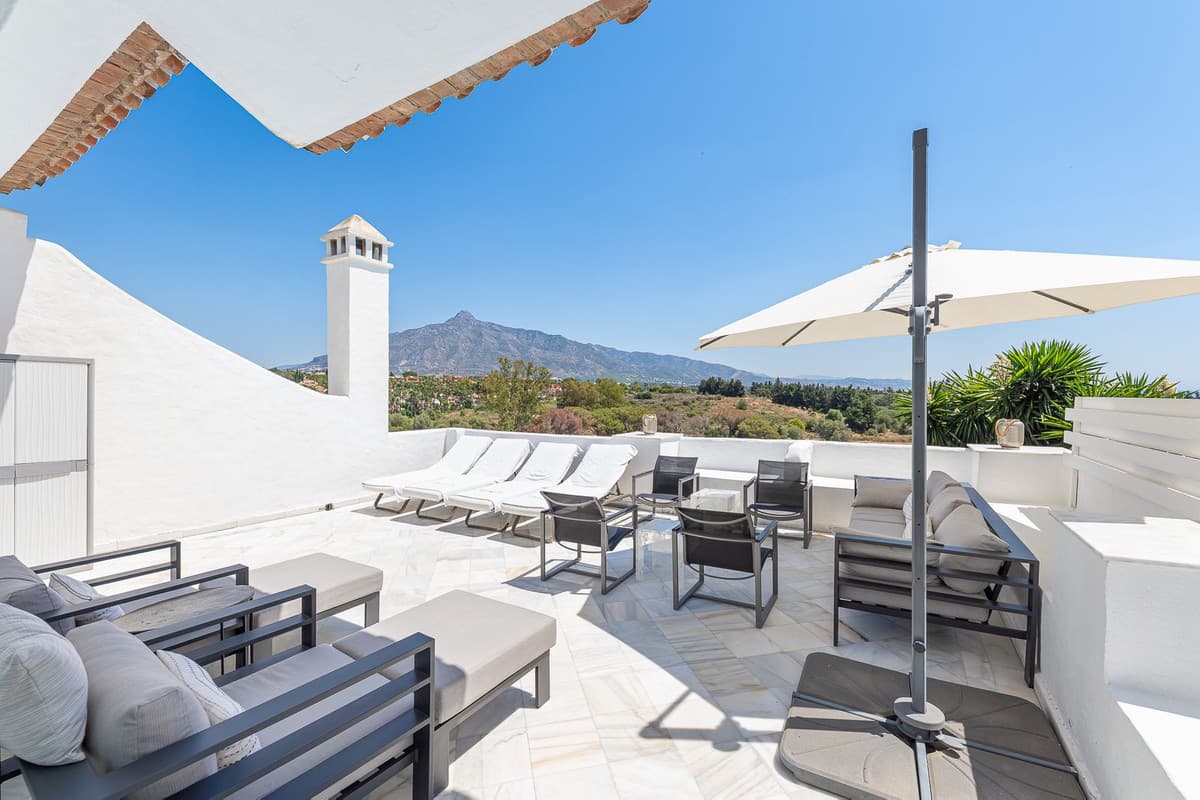 Townhouse in Nueva Andalucía — photo 1 of 10