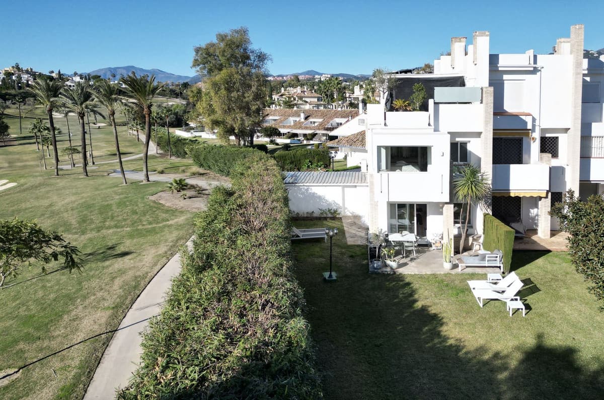 Townhouse in Nueva Andalucía — photo 2 of 10