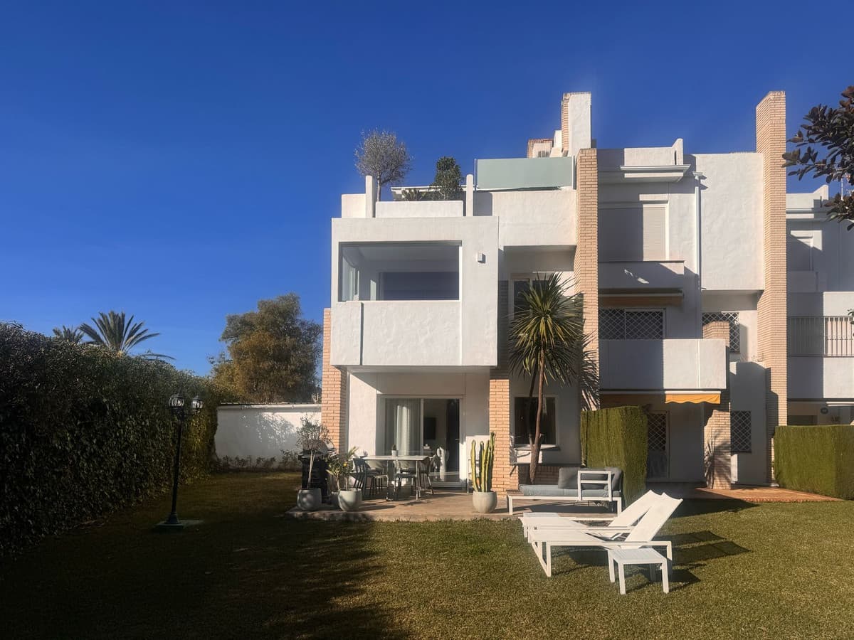 Townhouse in Nueva Andalucía — photo 3 of 10