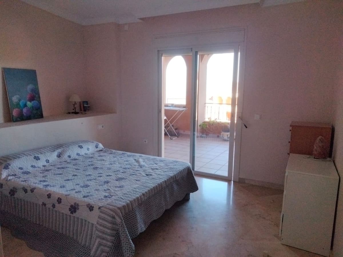 Middle Floor Apartment in La Mairena — photo 7 of 10