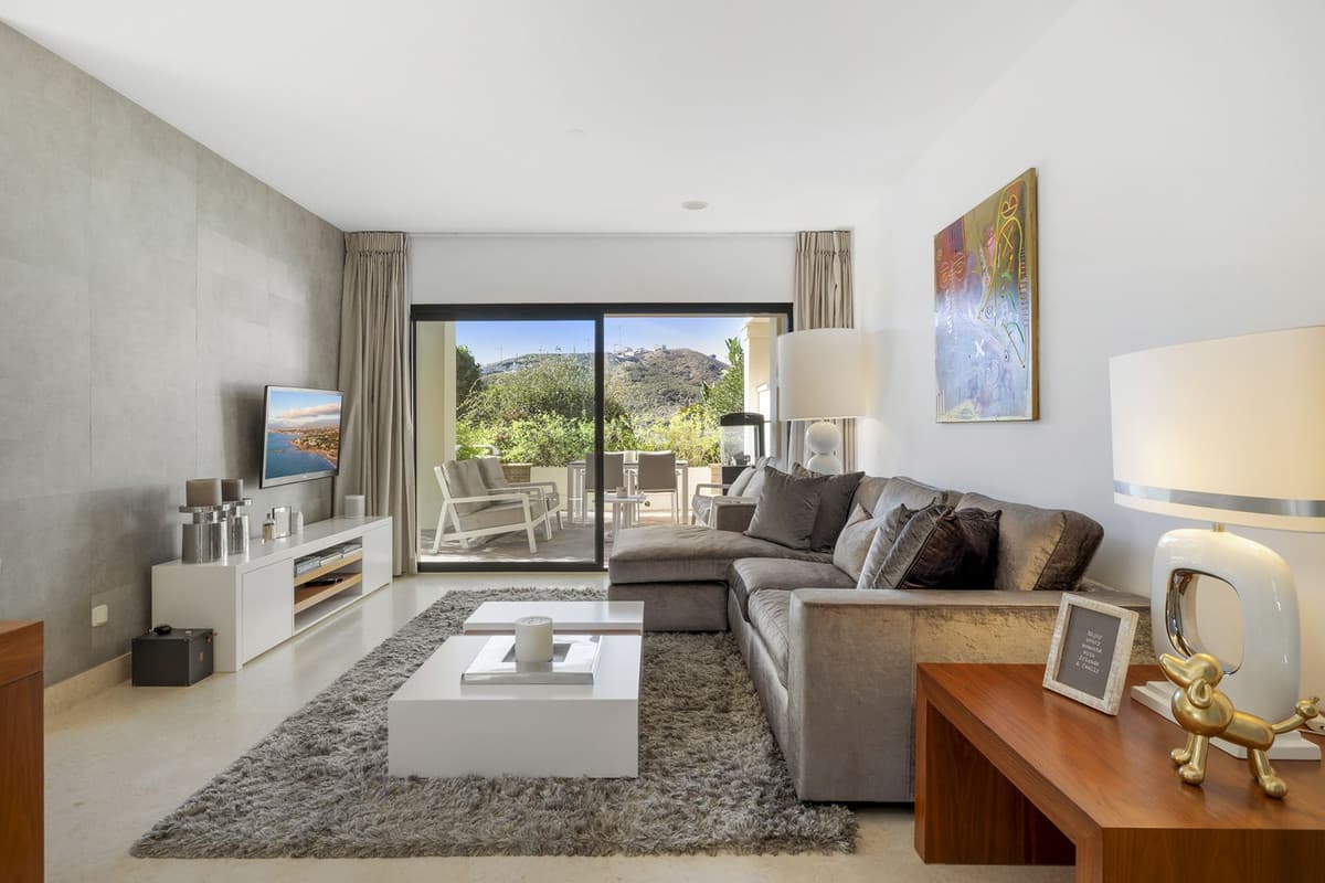 Ground Floor Apartment in Benahavís — photo 2 of 10