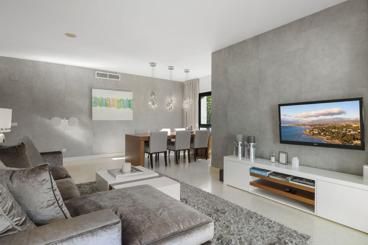 Ground Floor Apartment in Benahavís — photo 4 of 10