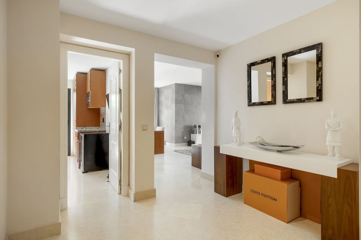 Ground Floor Apartment in Benahavís — photo 7 of 10