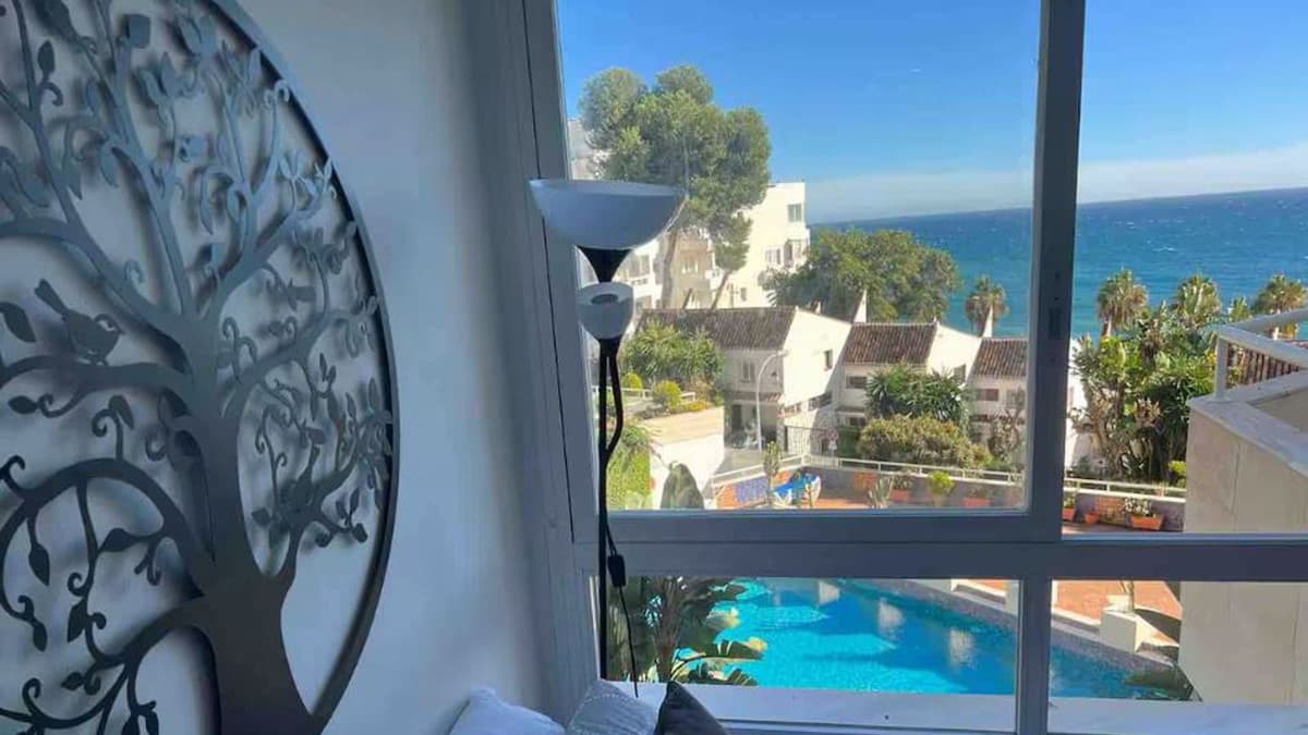Middle Floor Apartment in Marbella — photo 1 of 10