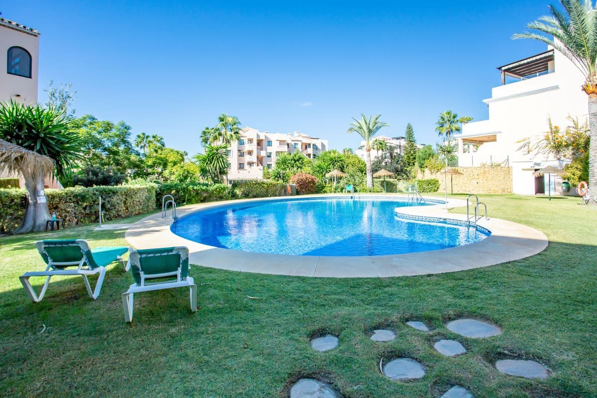 Detached Villa in Elviria — photo 2 of 10