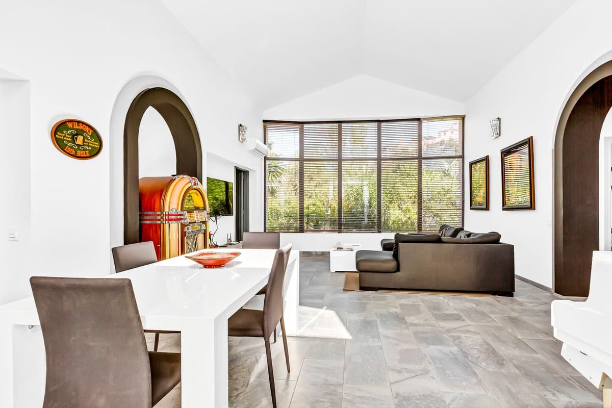 Detached Villa in Elviria — photo 4 of 10