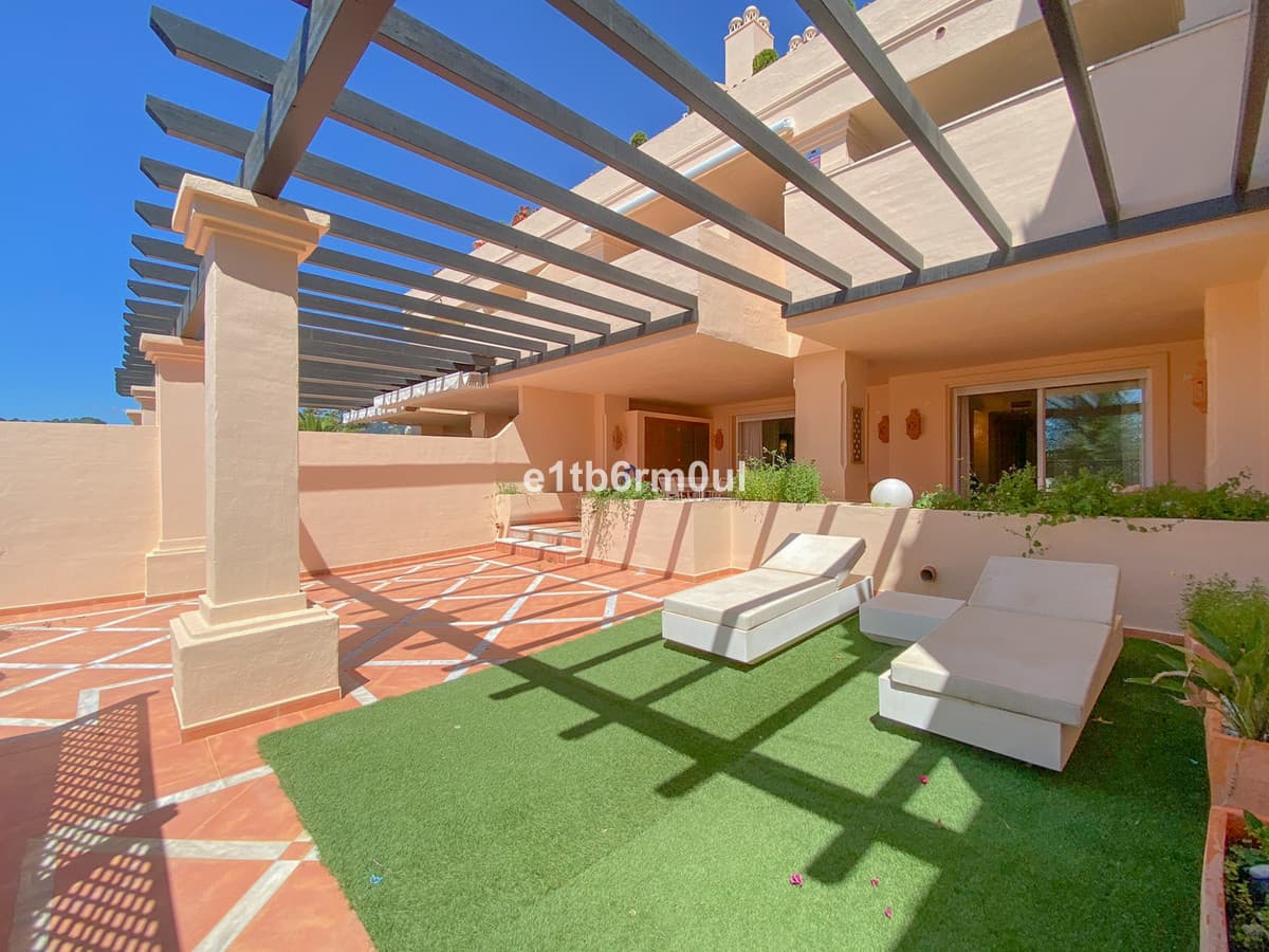 Ground Floor Apartment in Nueva Andalucía — photo 3 of 10