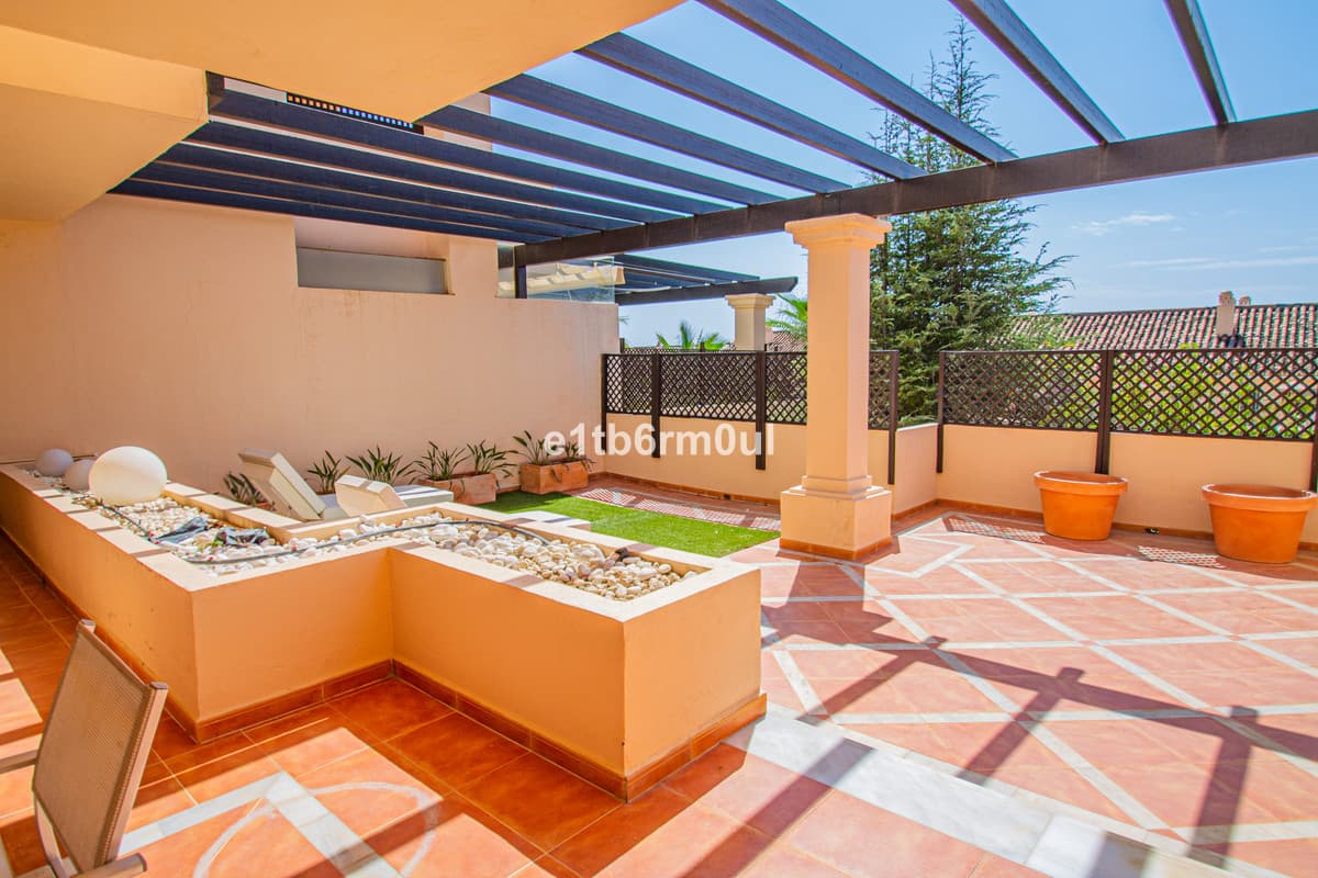 Ground Floor Apartment in Nueva Andalucía — photo 4 of 10