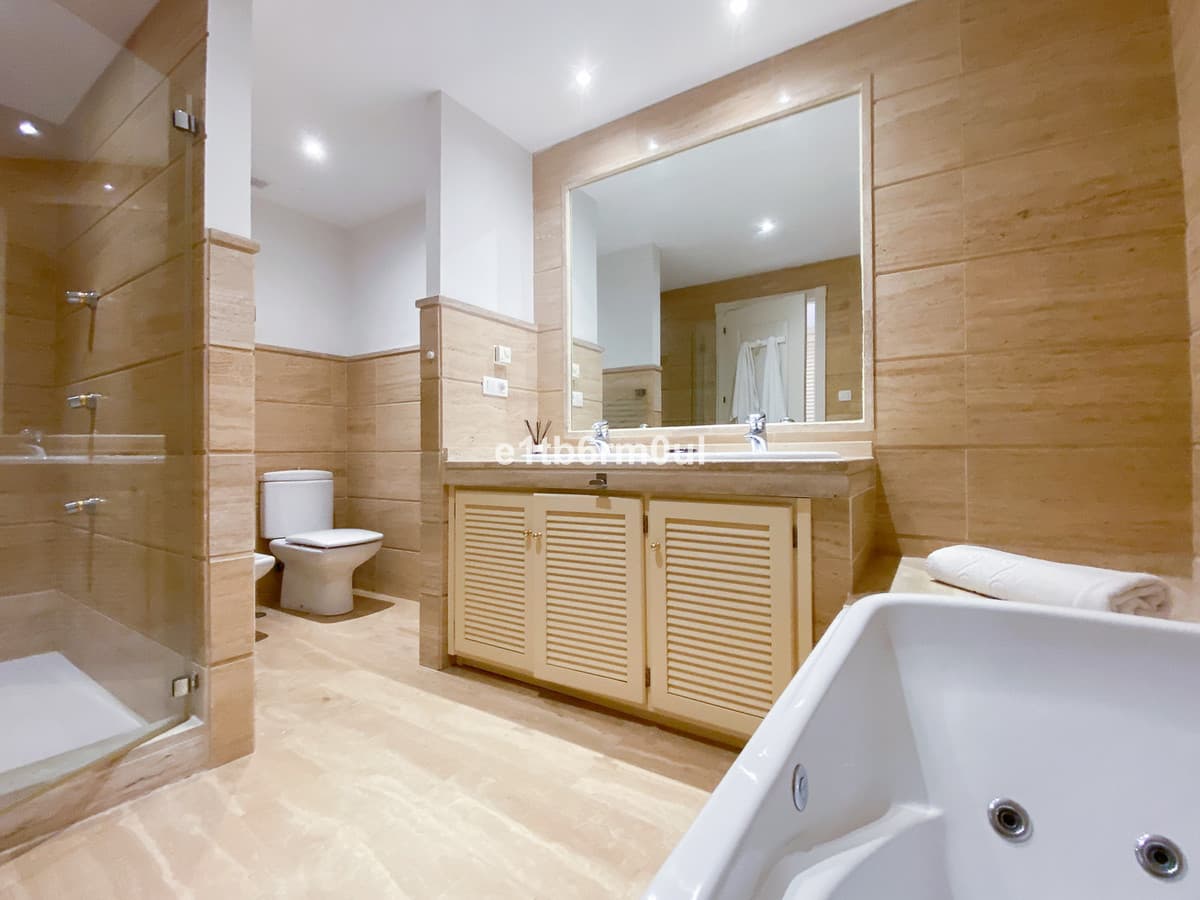 Ground Floor Apartment in Nueva Andalucía — photo 9 of 10