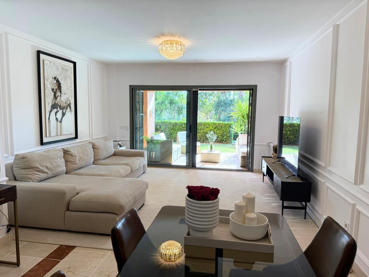 Middle Floor Apartment in Estepona — photo 1 of 10