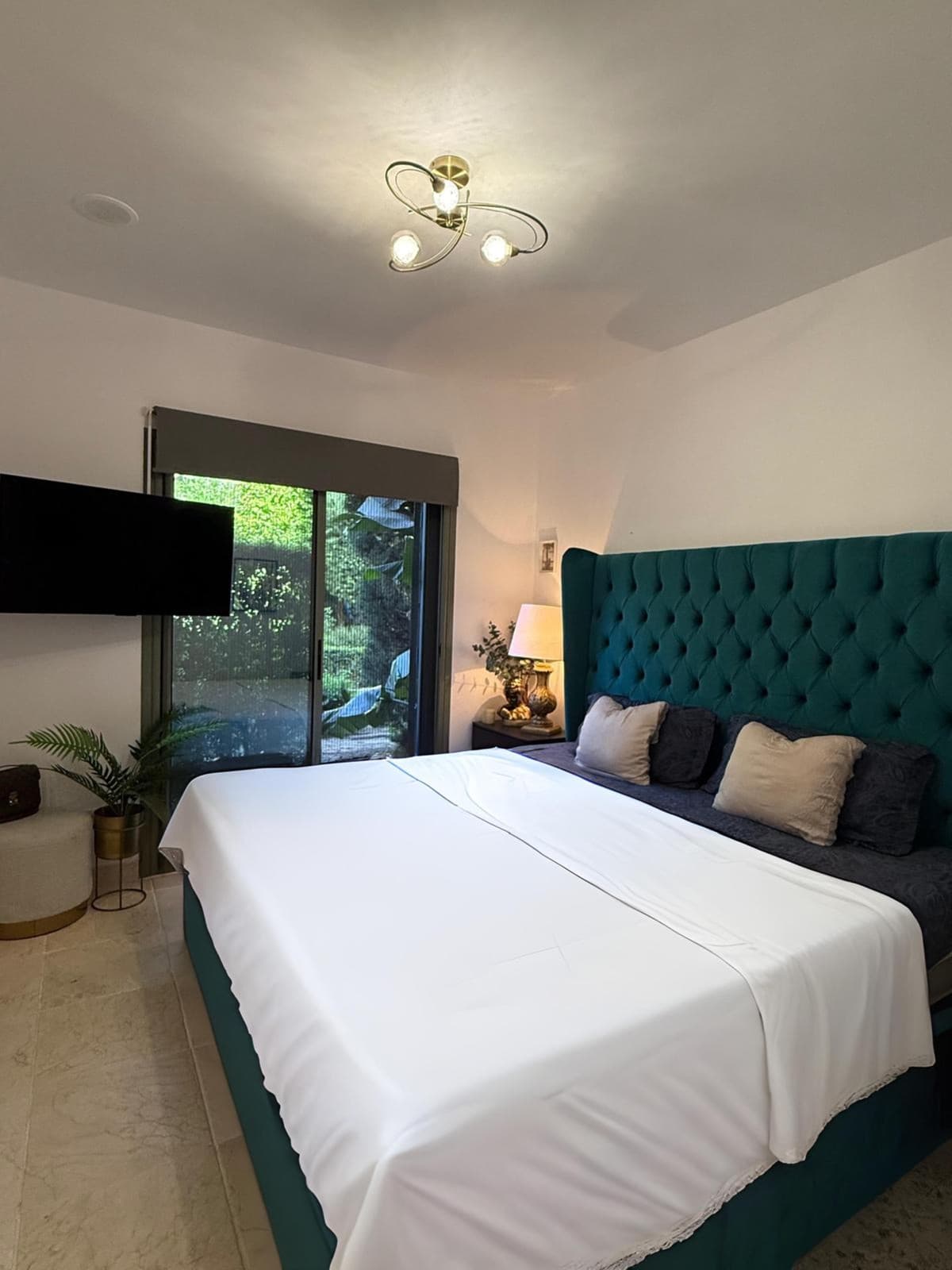 Middle Floor Apartment in Estepona — photo 3 of 10