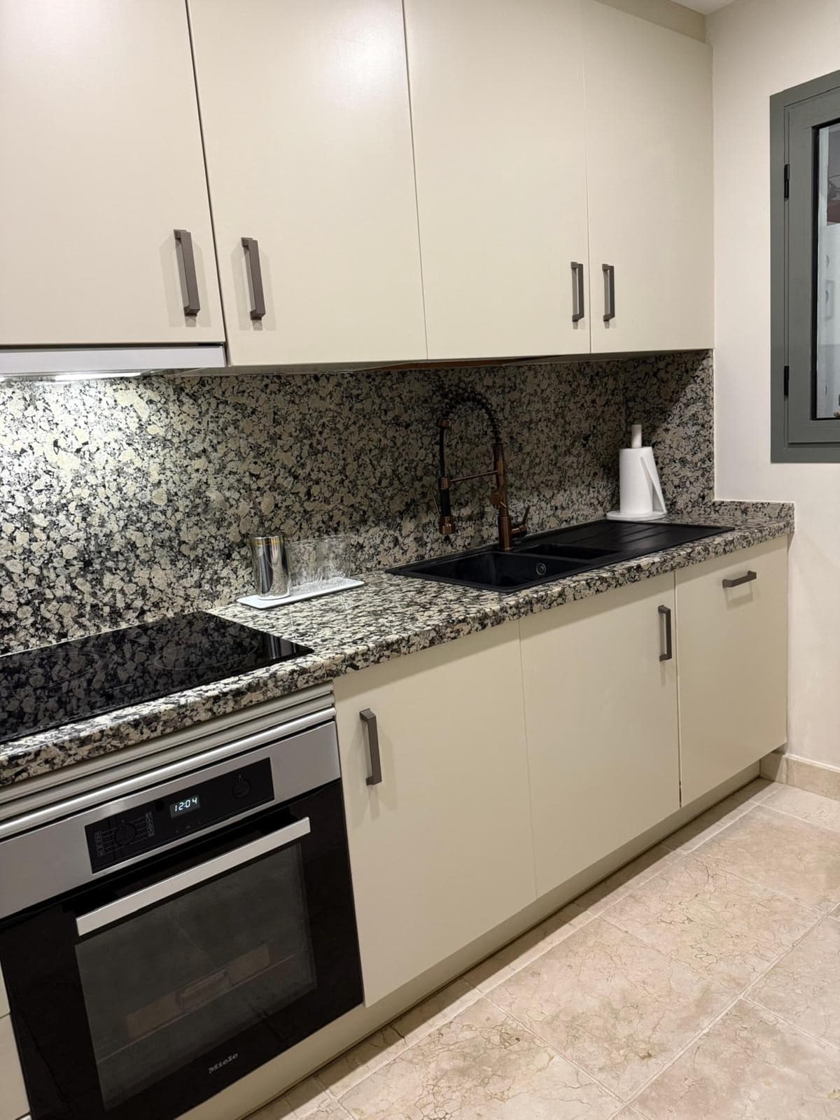 Middle Floor Apartment in Estepona — photo 7 of 10