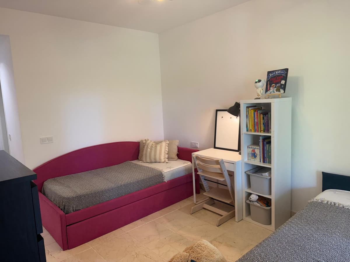 Middle Floor Apartment in Estepona — photo 9 of 10