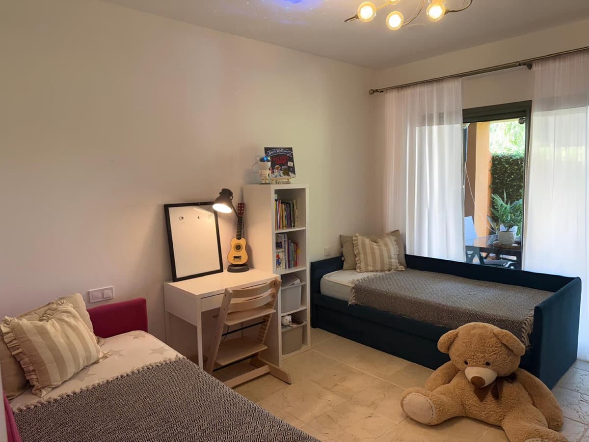 Middle Floor Apartment in Estepona — photo 10 of 10