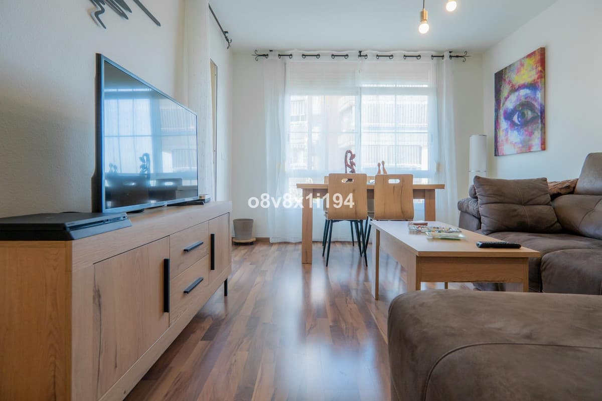 Middle Floor Apartment in Málaga — photo 2 of 10