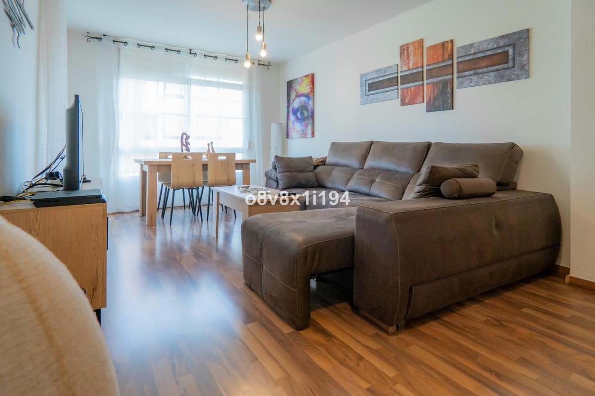 Middle Floor Apartment in Málaga — photo 5 of 10