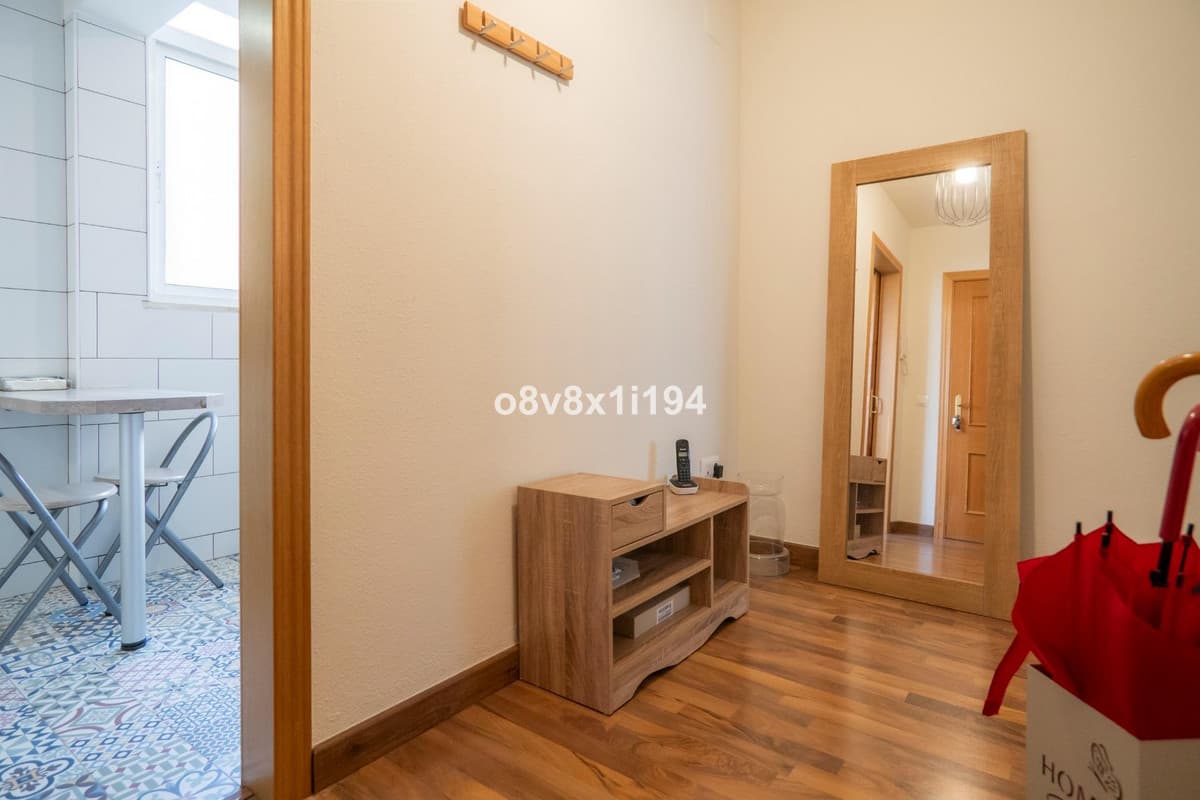 Middle Floor Apartment in Málaga — photo 6 of 10