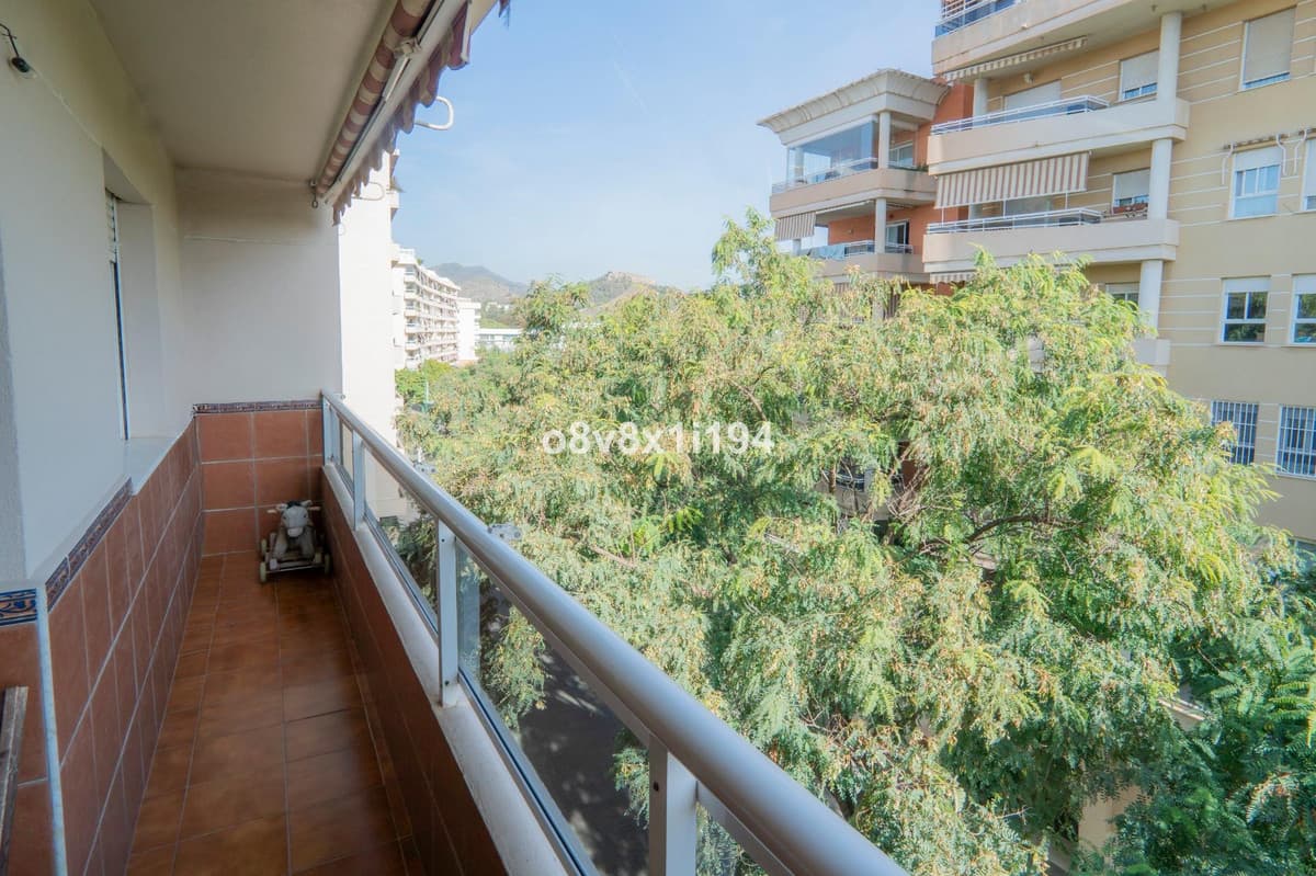 Middle Floor Apartment in Málaga — photo 8 of 10