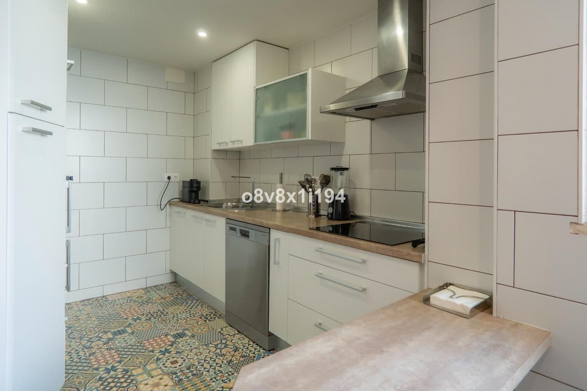 Middle Floor Apartment in Málaga — photo 9 of 10