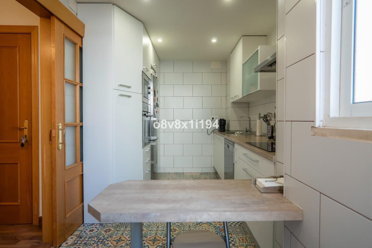 Middle Floor Apartment in Málaga — photo 10 of 10