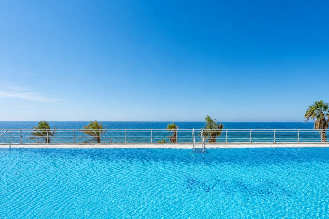 Middle Floor Apartment in Marbella — photo 1 of 10