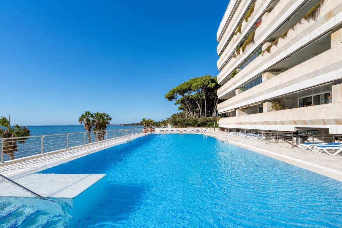 Middle Floor Apartment in Marbella — photo 2 of 10