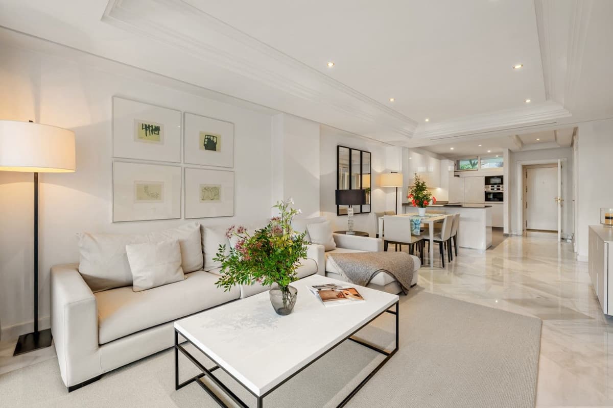 Middle Floor Apartment in Marbella — photo 4 of 10