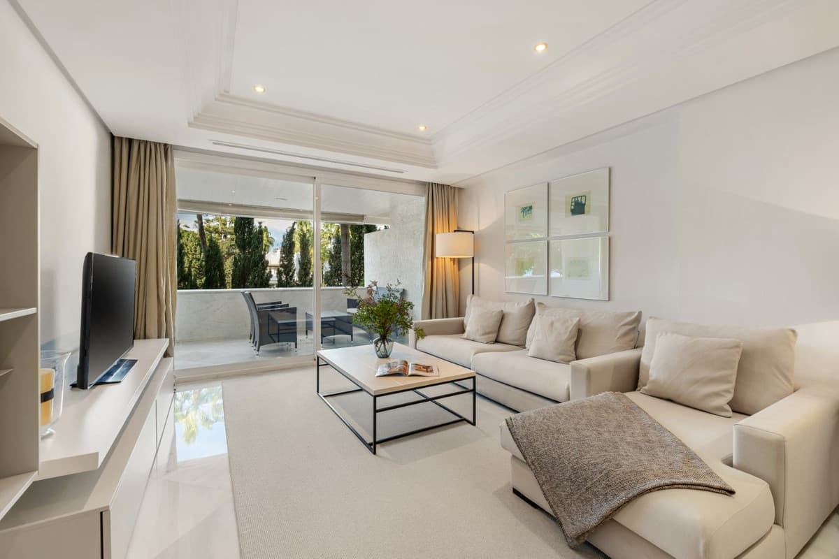 Middle Floor Apartment in Marbella — photo 10 of 10