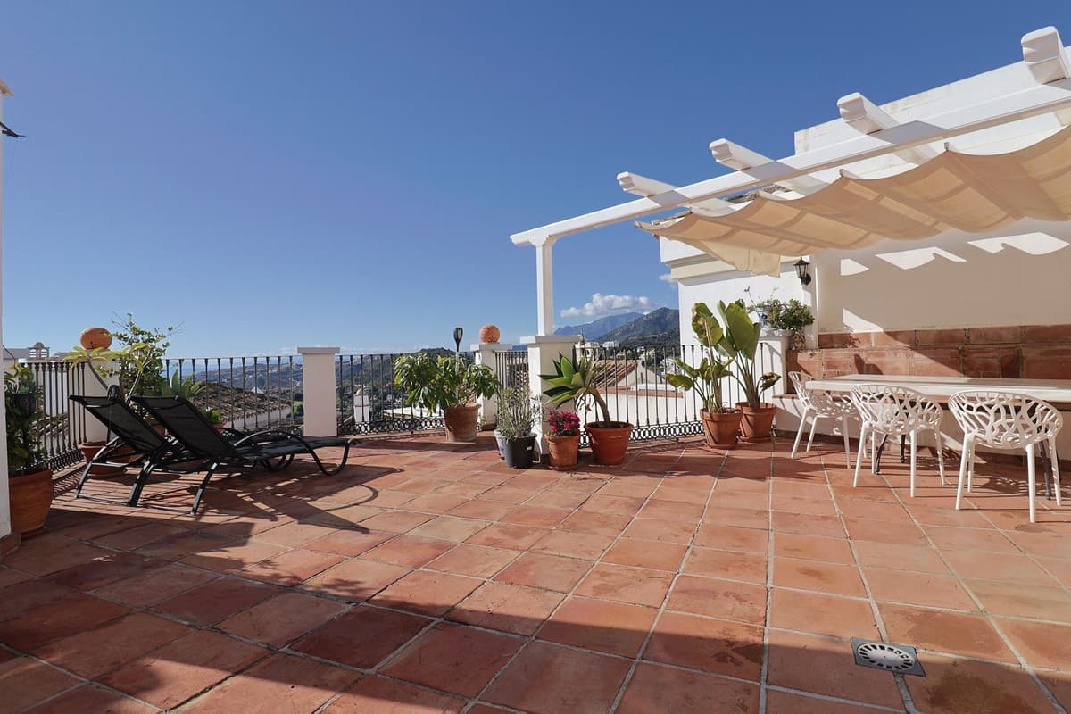 Townhouse in La Heredia — photo 1 of 10