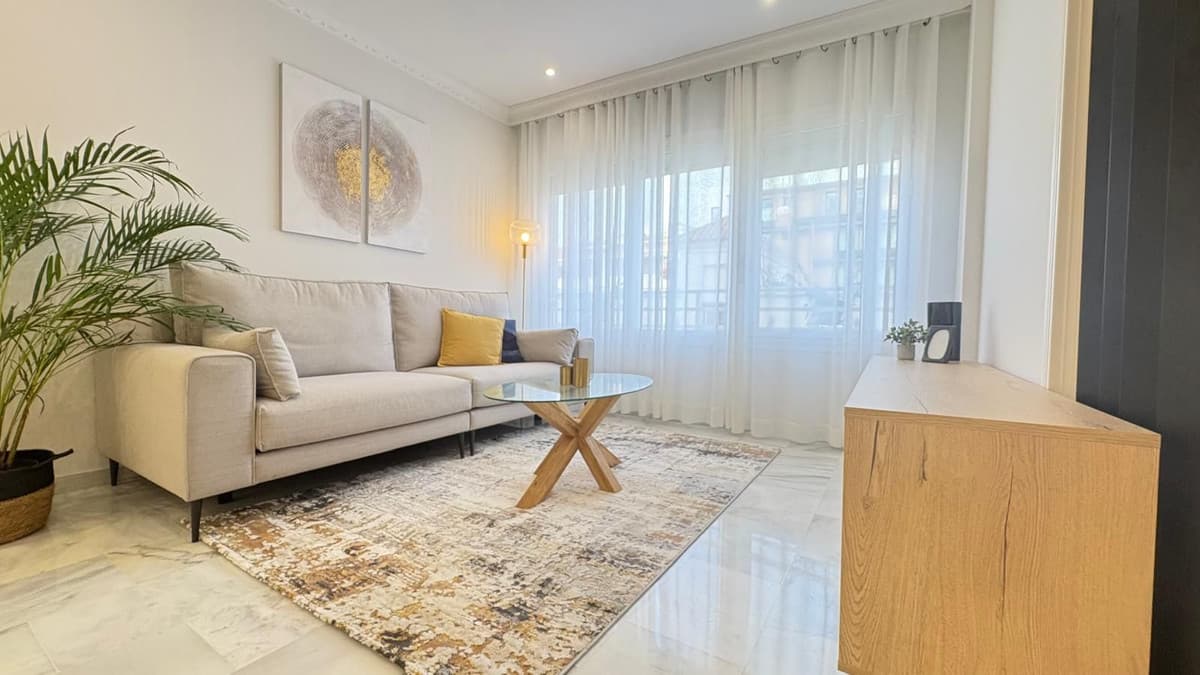 Middle Floor Apartment in Marbella — photo 1 of 10