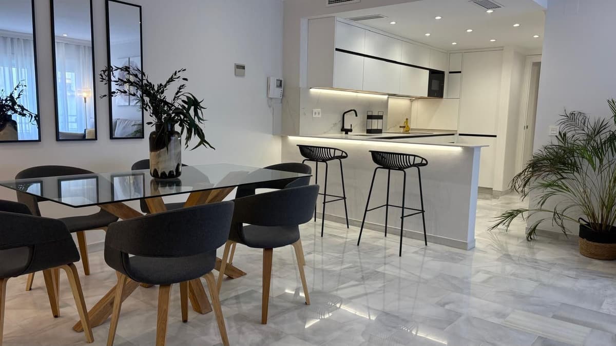 Middle Floor Apartment in Marbella — photo 3 of 10