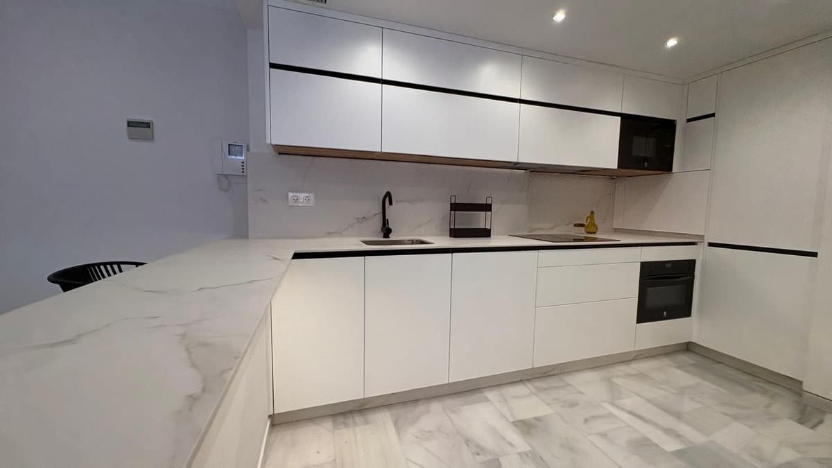 Middle Floor Apartment in Marbella — photo 5 of 10