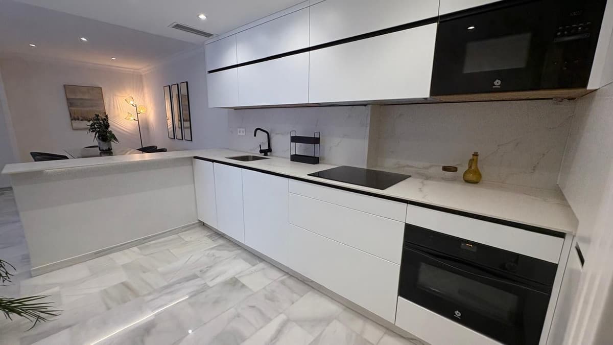 Middle Floor Apartment in Marbella — photo 7 of 10